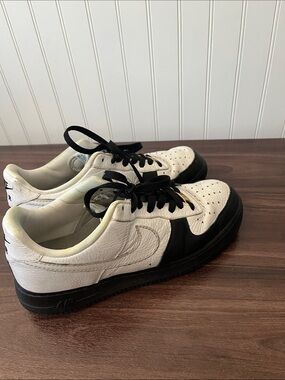 Nike Low-Top Sneakers White and Black Nike Air Force 1 Low